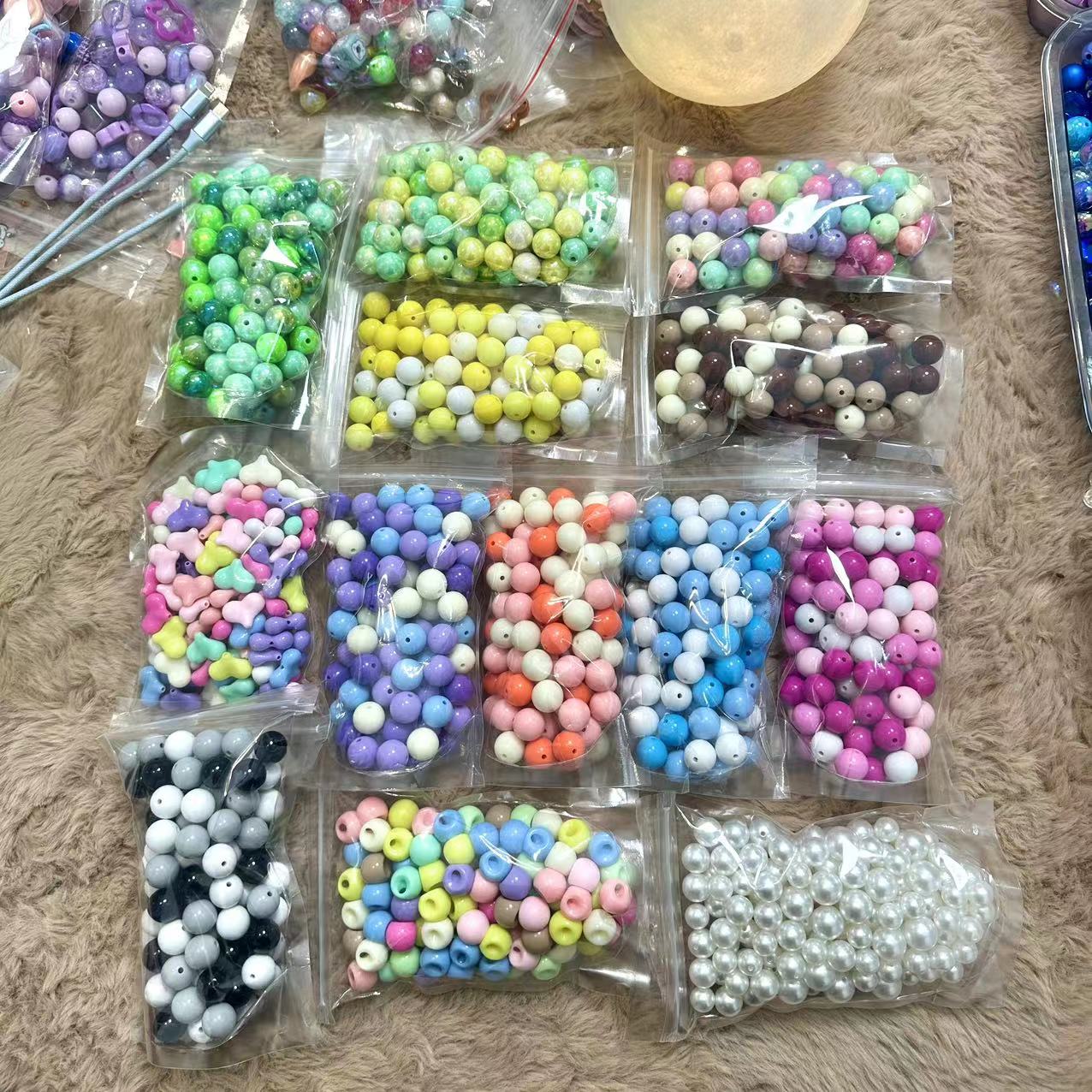 01-DIY all kinds of the beads ,staps and silicone pendants rings rubbers